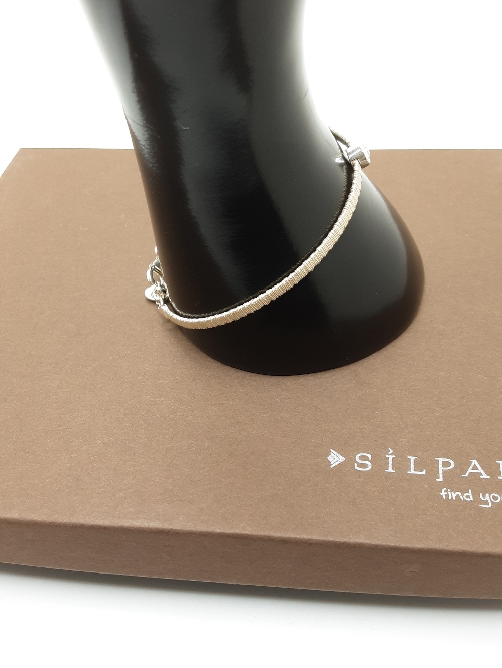 Silpada Silver Take A Bow Bracelet - Picture 5 of 13